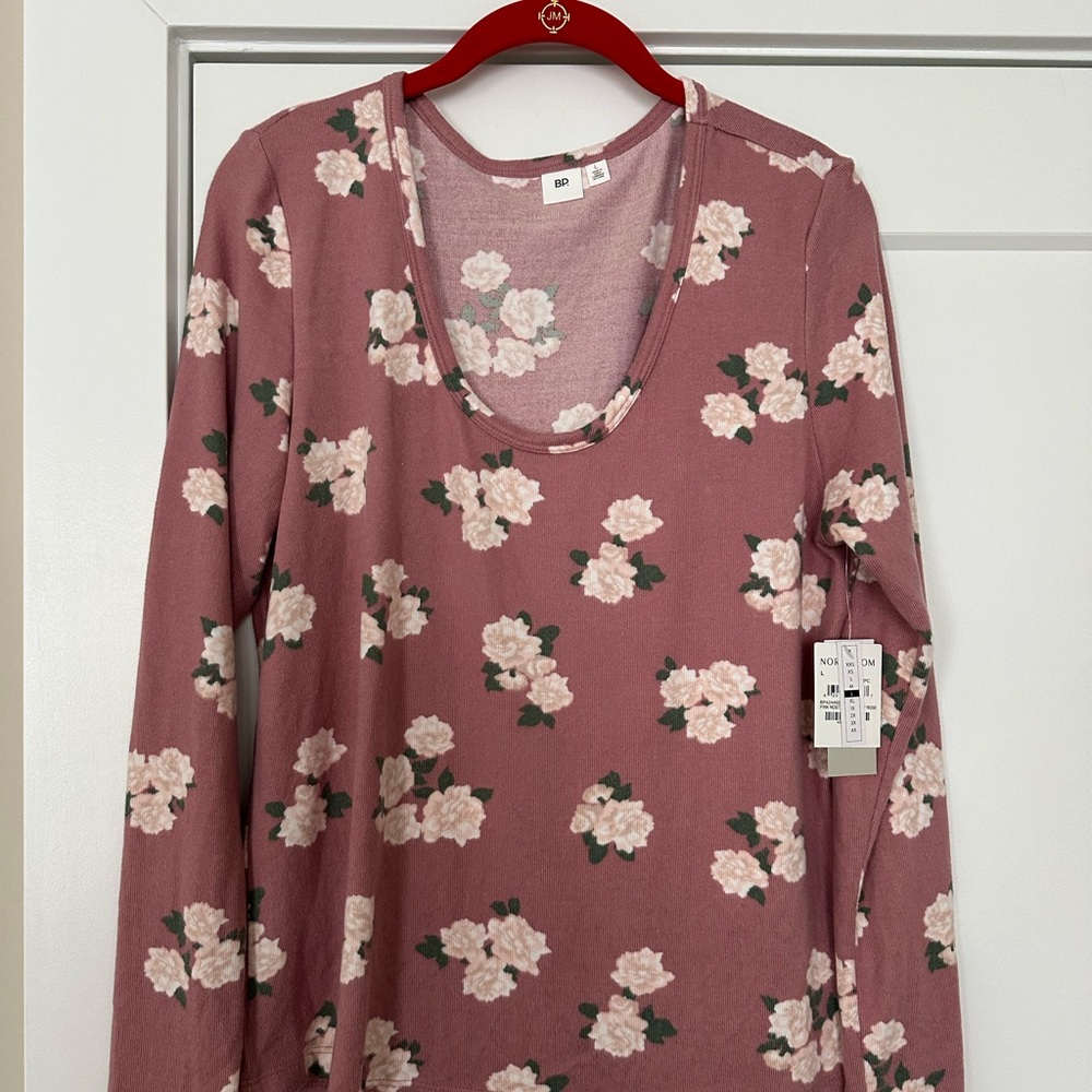 Women’s long sleeve and long pants pajama set.